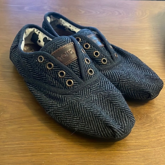 EUC Toms slip ons size 6.5 - Picture 1 of 5